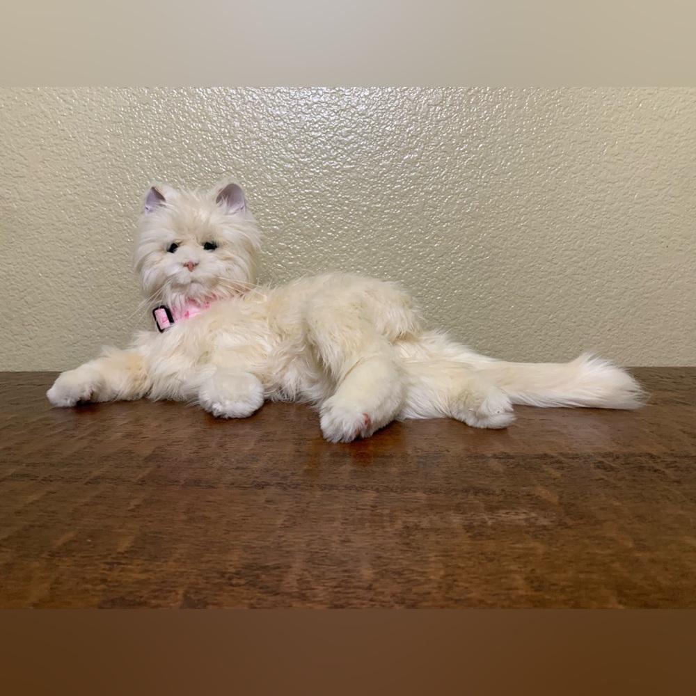 Hasbro 2015 Joy For All Interactive Companion Pets Ivory Color Tabby Cat